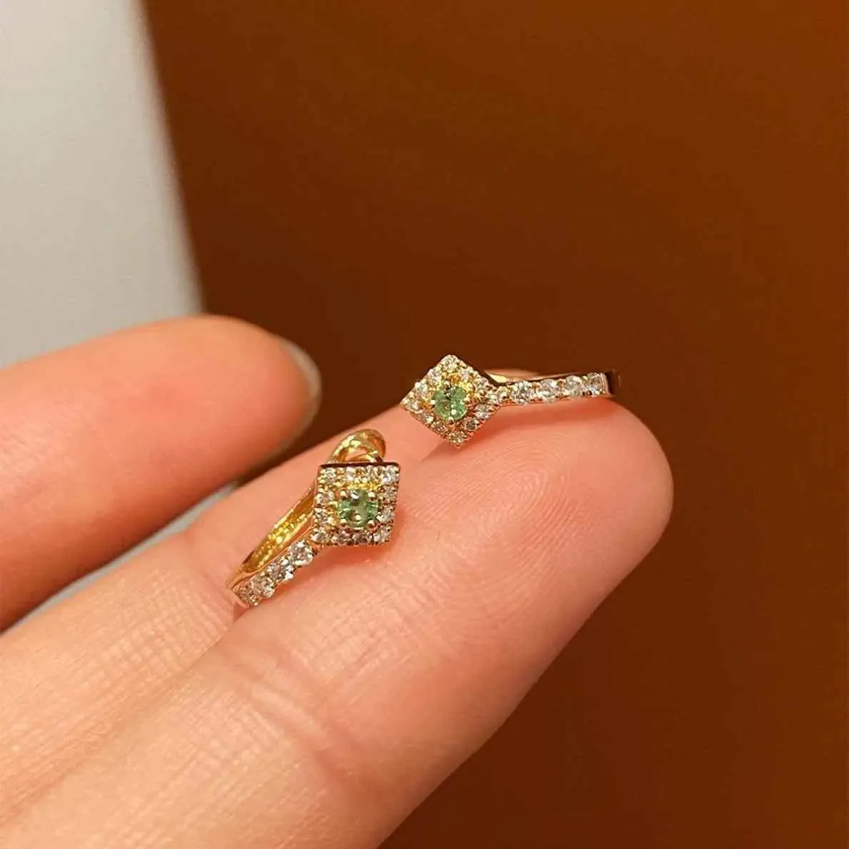 925 Sterling Silver Hoop Earrings Charm Jewelry - Rhombus Green Zircon - Xm408