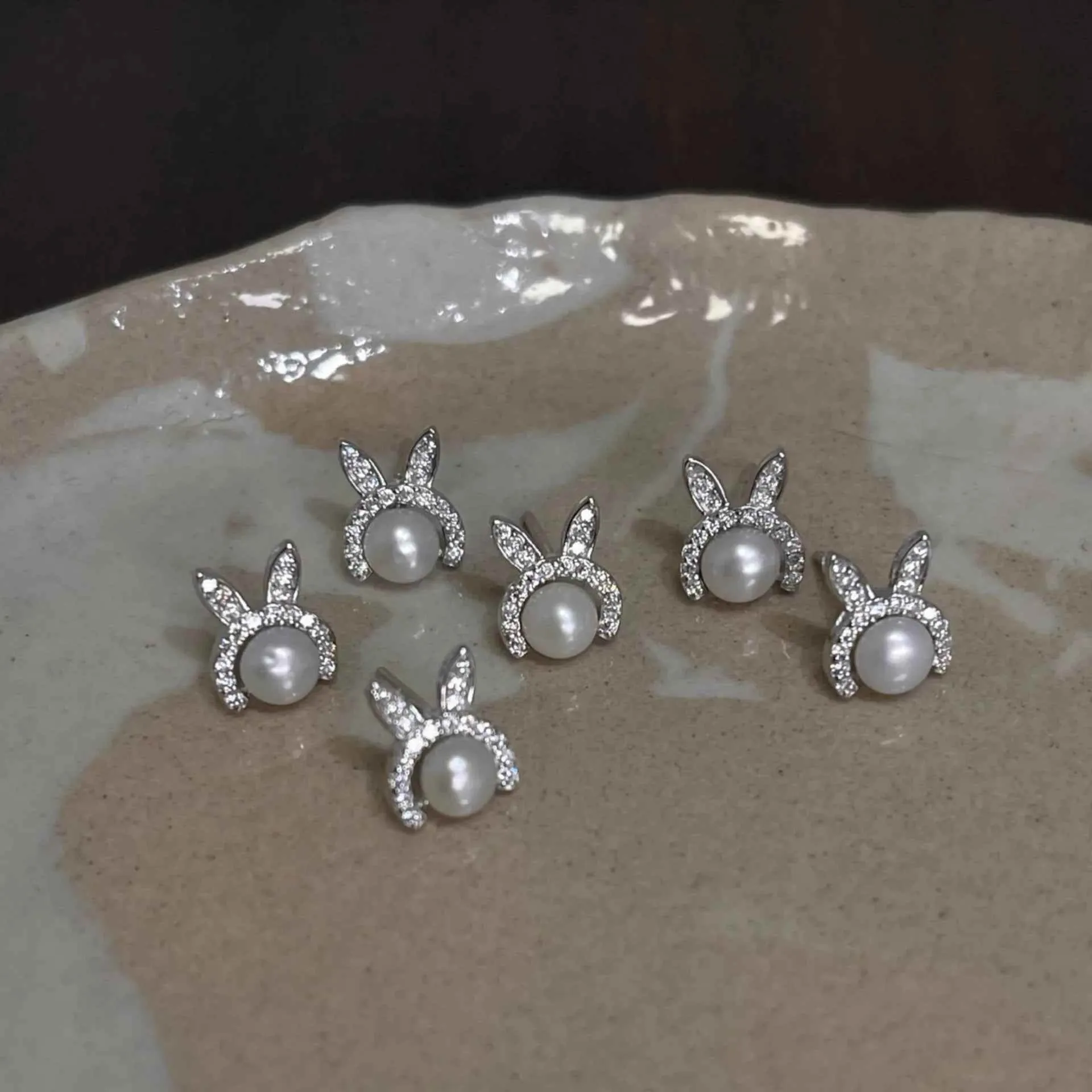 925 Sterling Silver Stud Earrings Charm Jewelry - Bunny Pearl Zircon - Xm402