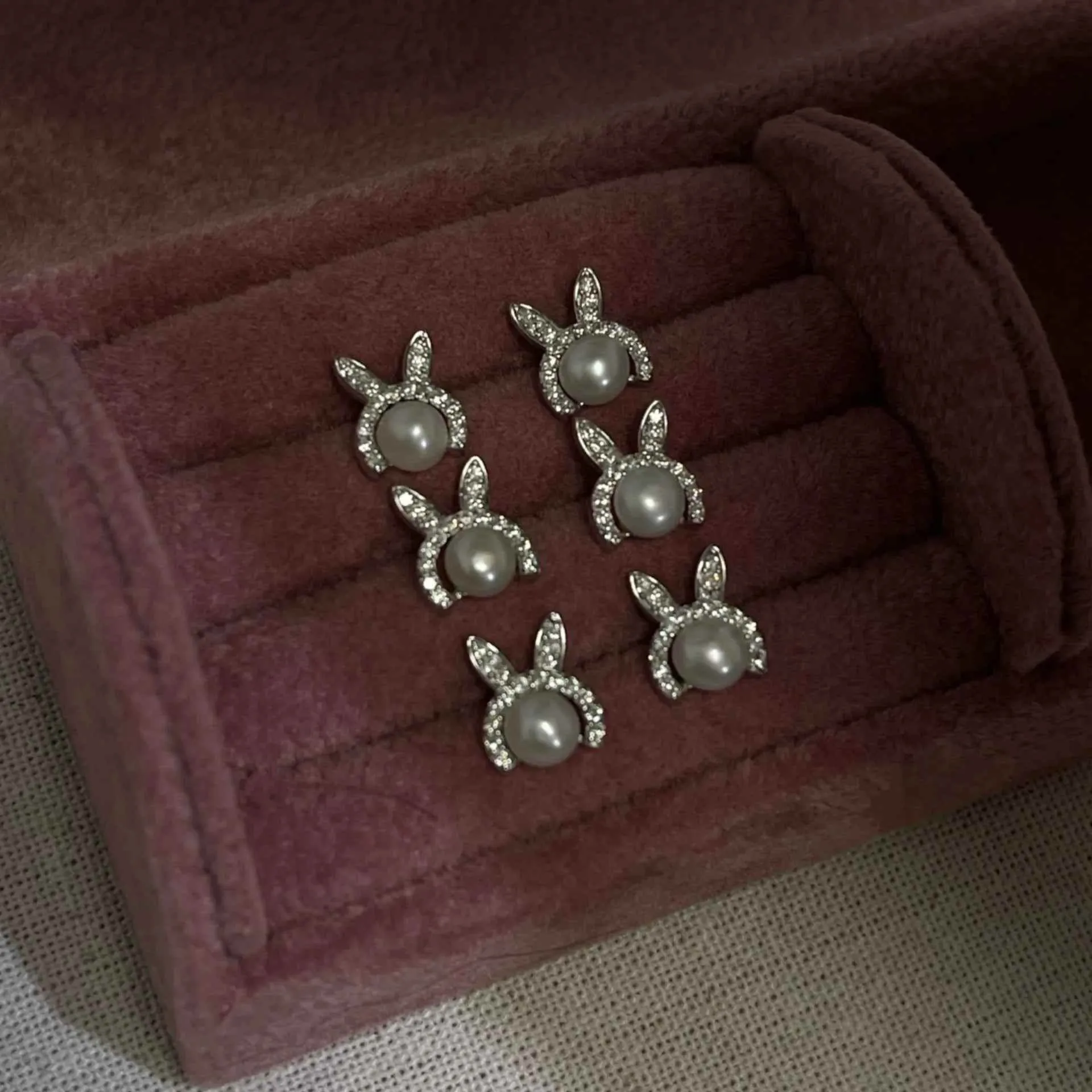925 Sterling Silver Stud Earrings Charm Jewelry - Bunny Pearl Zircon - Xm402