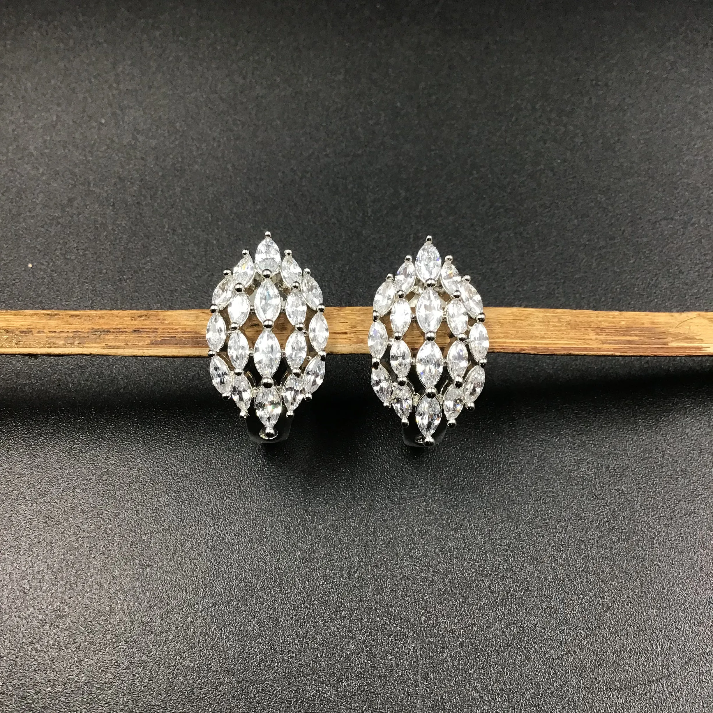 Bali Zircon/AD 3196-11