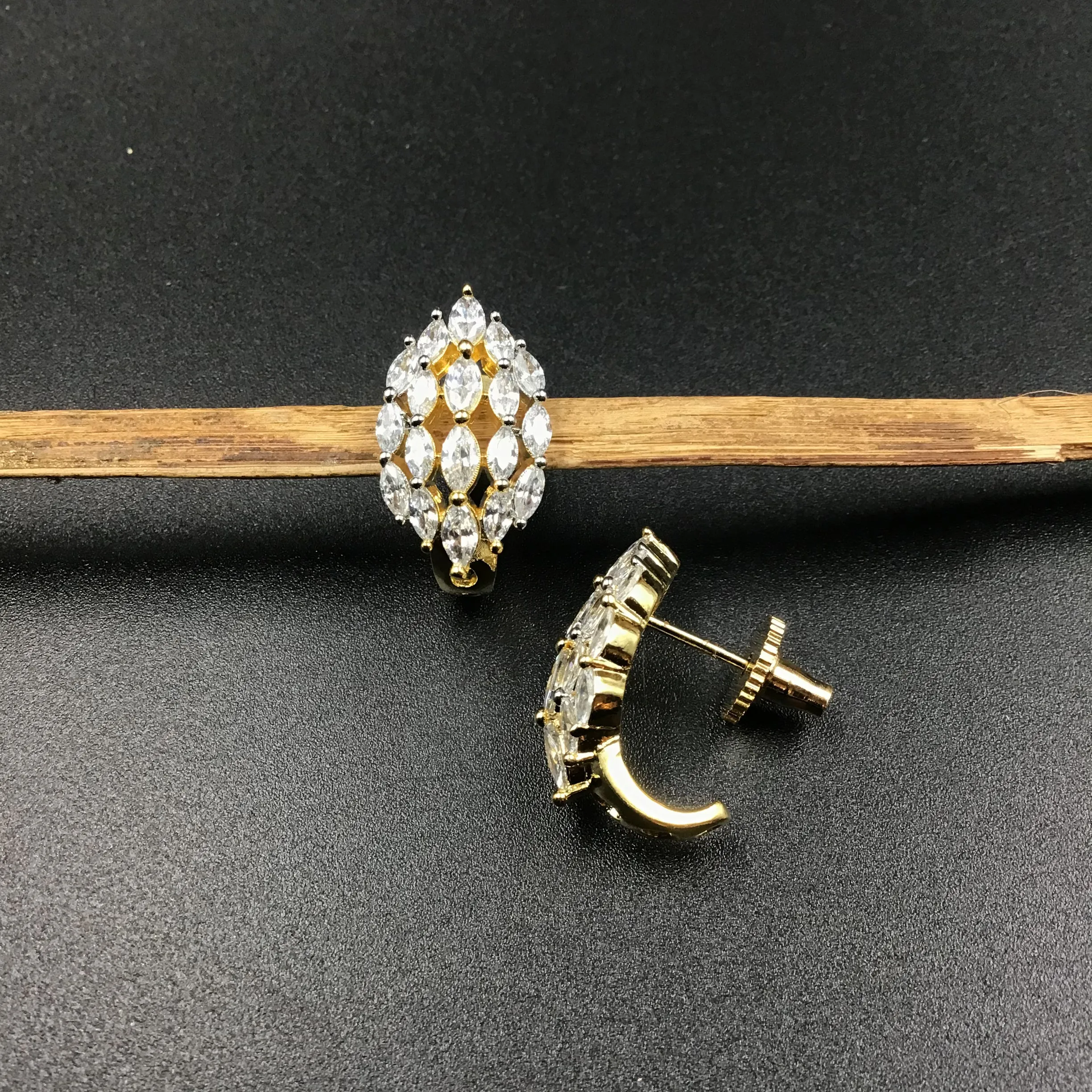 Bali Zircon/AD 3196-11